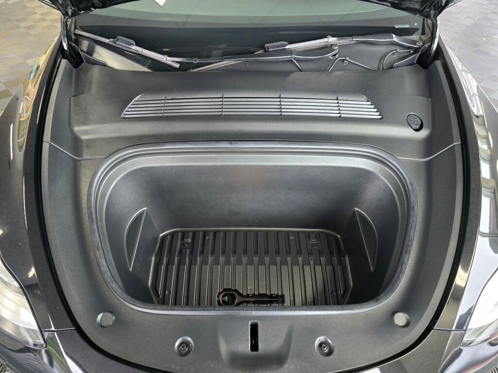 Used 2021 Tesla Model Y Long Range image 10