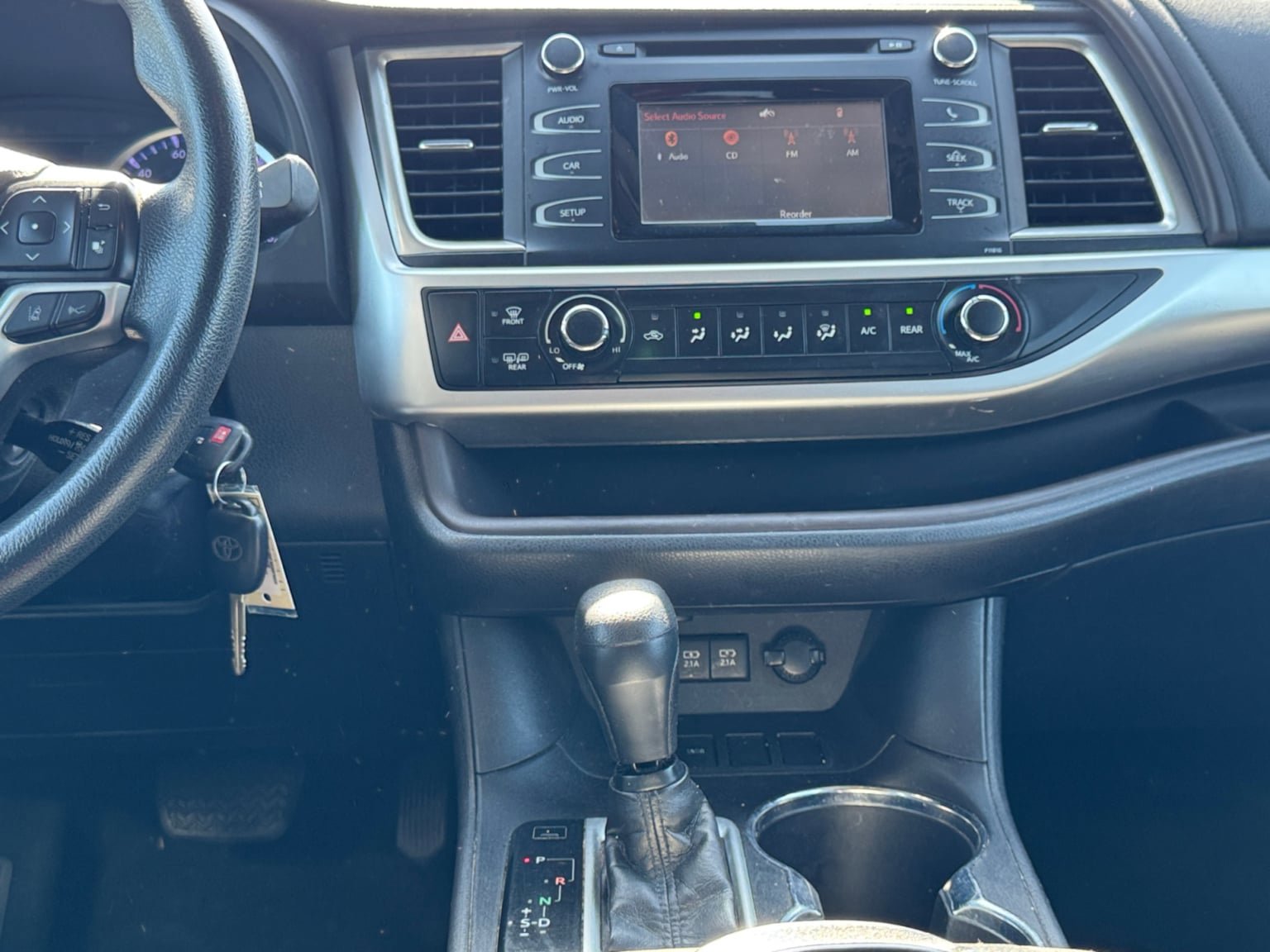 Used 2018 Toyota Highlander LE FWD image 15