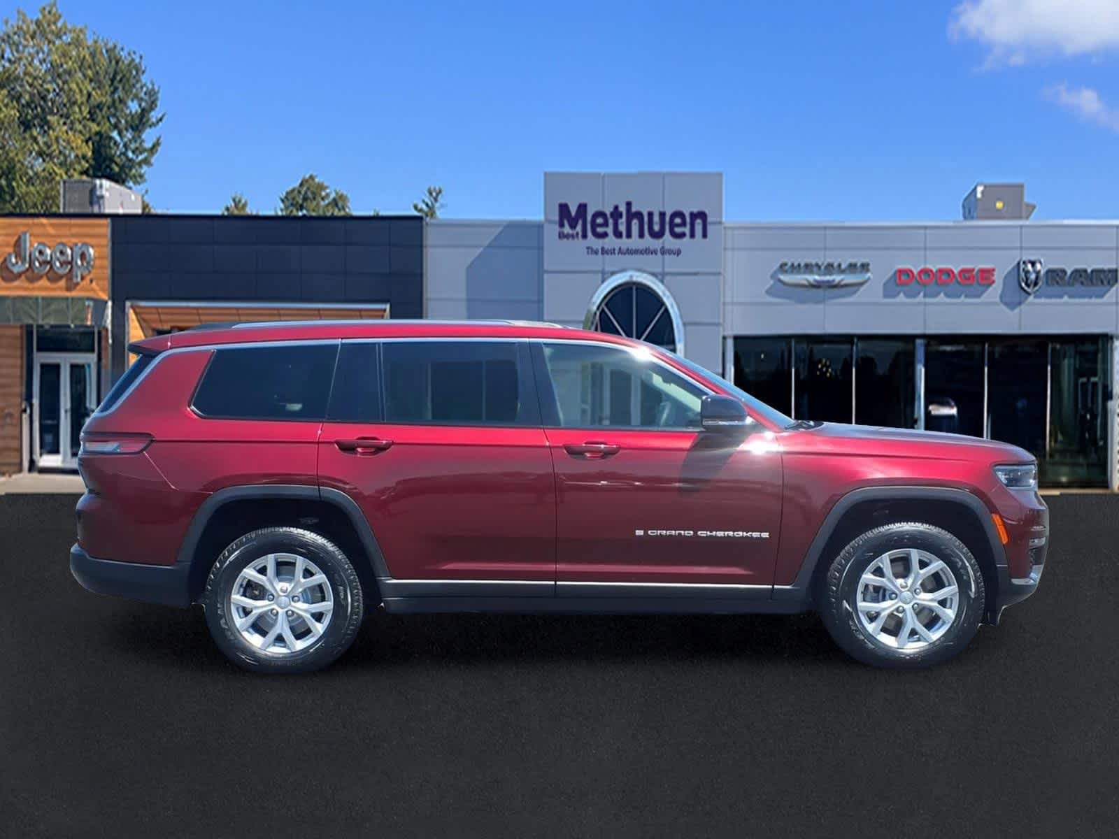 Used 2023 Jeep Grand Cherokee L Limited AWD/4WD image 2