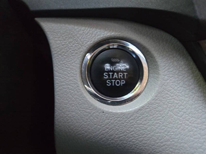 Used 2016 Toyota Sienna XLE FWD image 23
