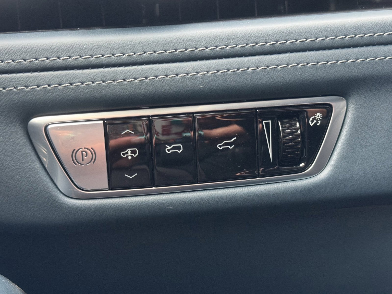 New 2025 Cadillac Escalade IQ Sport 2 image 29