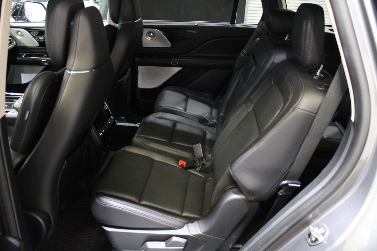 Used 2021 Lincoln Aviator Reserve w/ Equipment Group 202A AWD/4WD image 16