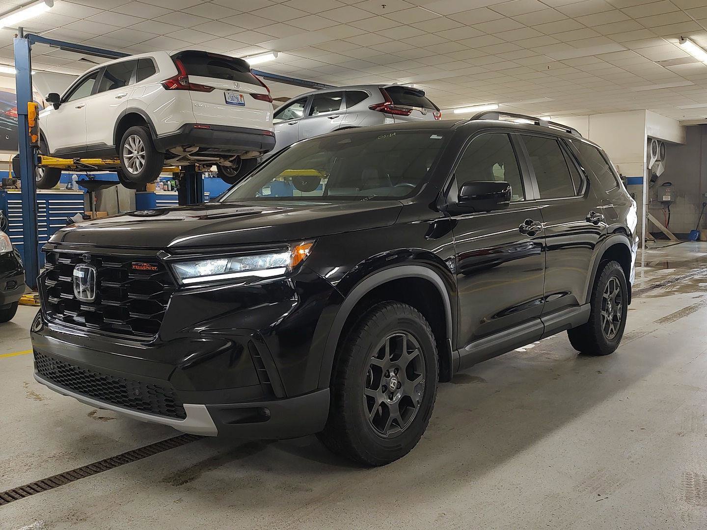 Used 2025 Honda Pilot TrailSport image 32