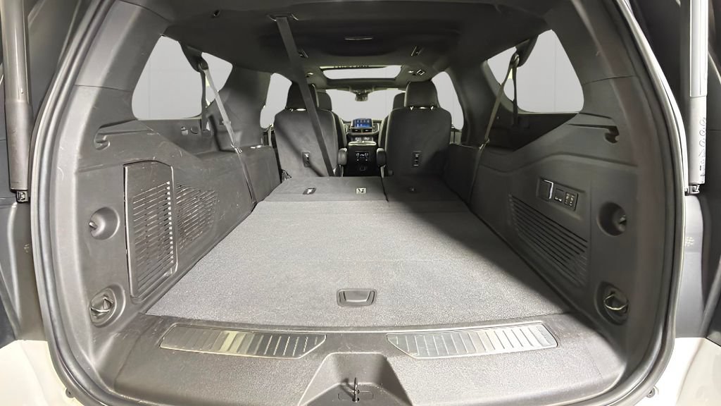 Certified 2023 Chevrolet Suburban RST w/ Luxury Package RWD image 33