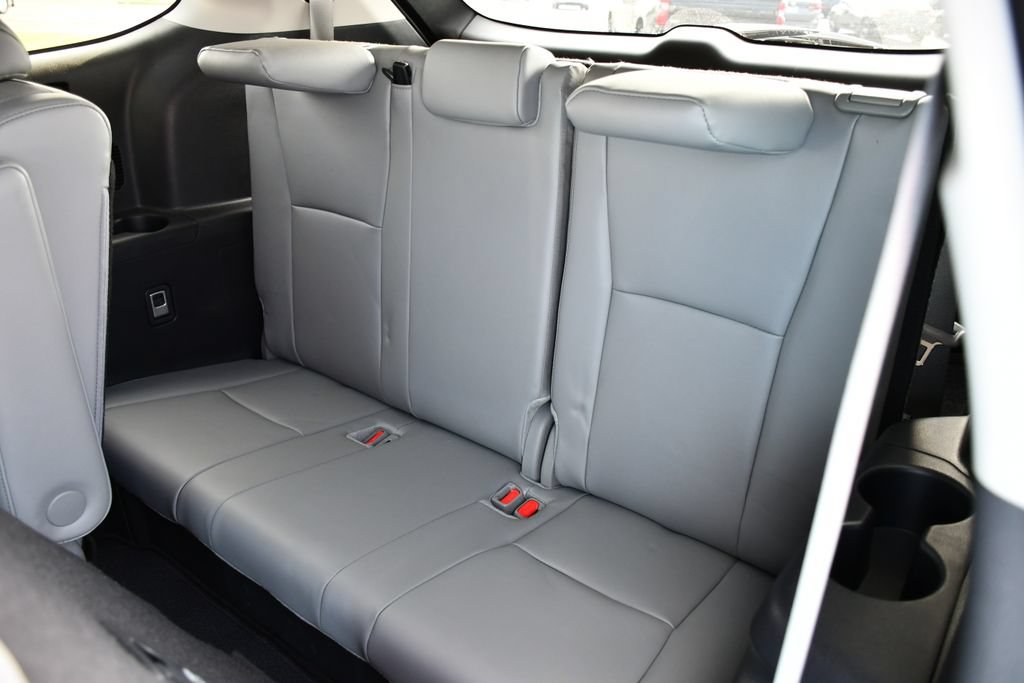Used 2024 Toyota Highlander Limited FWD image 24