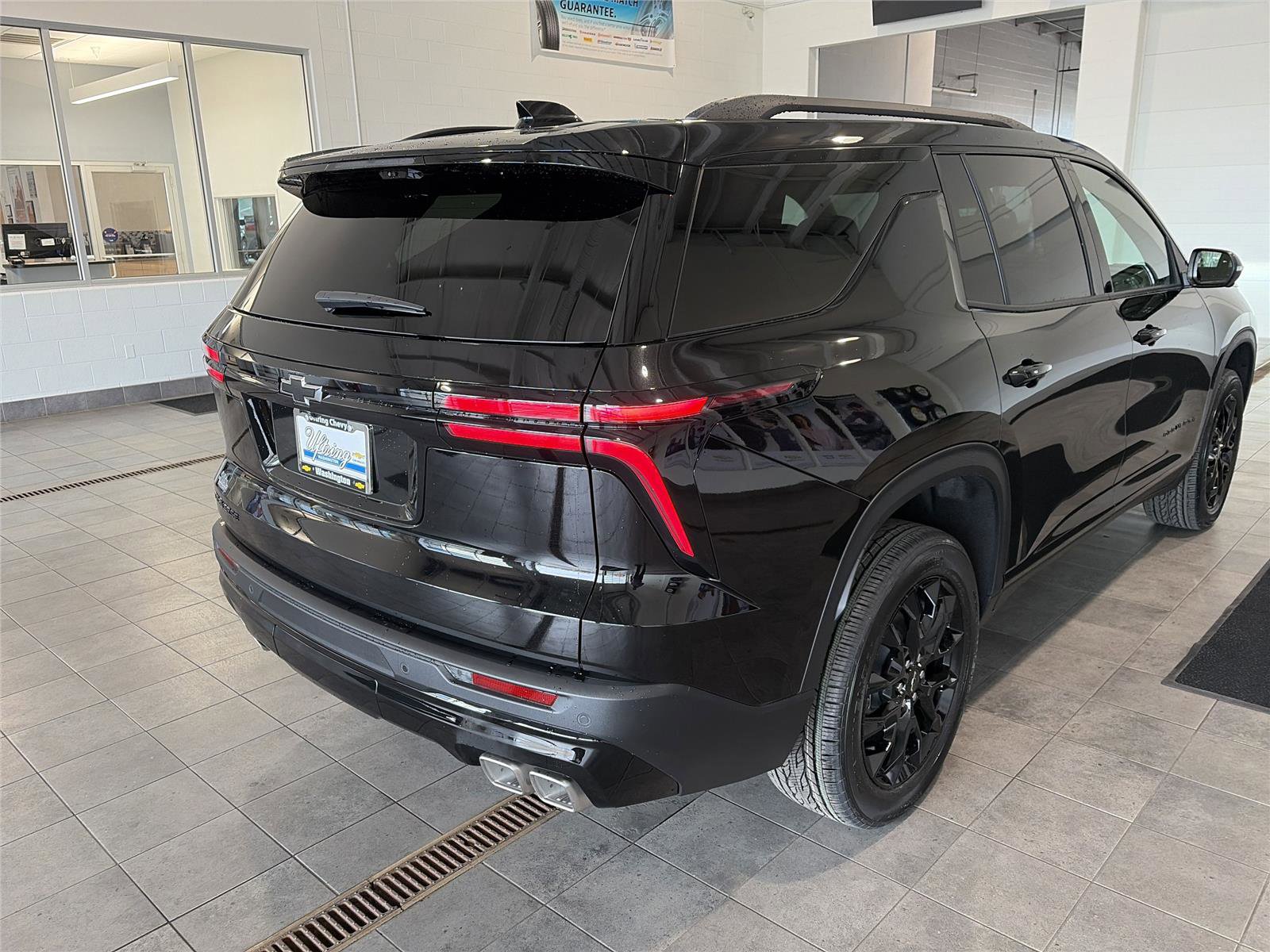 New 2026 Chevrolet Traverse LT w/ Midnight/Sport Edition FWD image 3