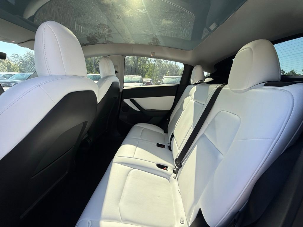 Used 2022 Tesla Model Y Long Range image 16