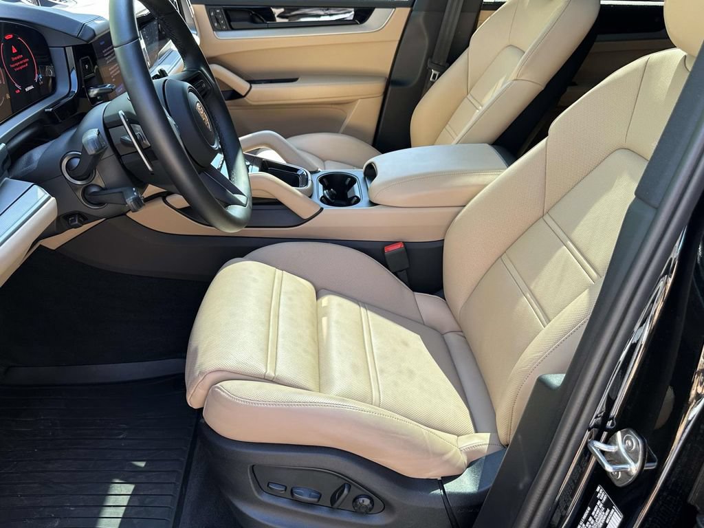 Certified 2026 Porsche Cayenne Coupe AWD/4WD image 12