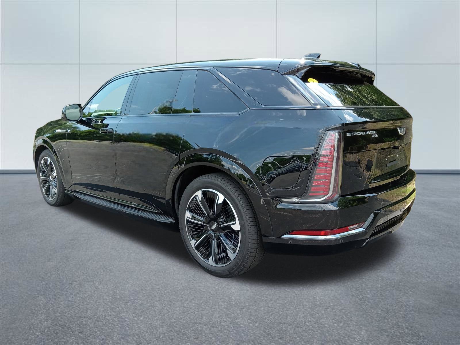 Used 2025 Cadillac Escalade IQ Sport 2 AWD/4WD image 3