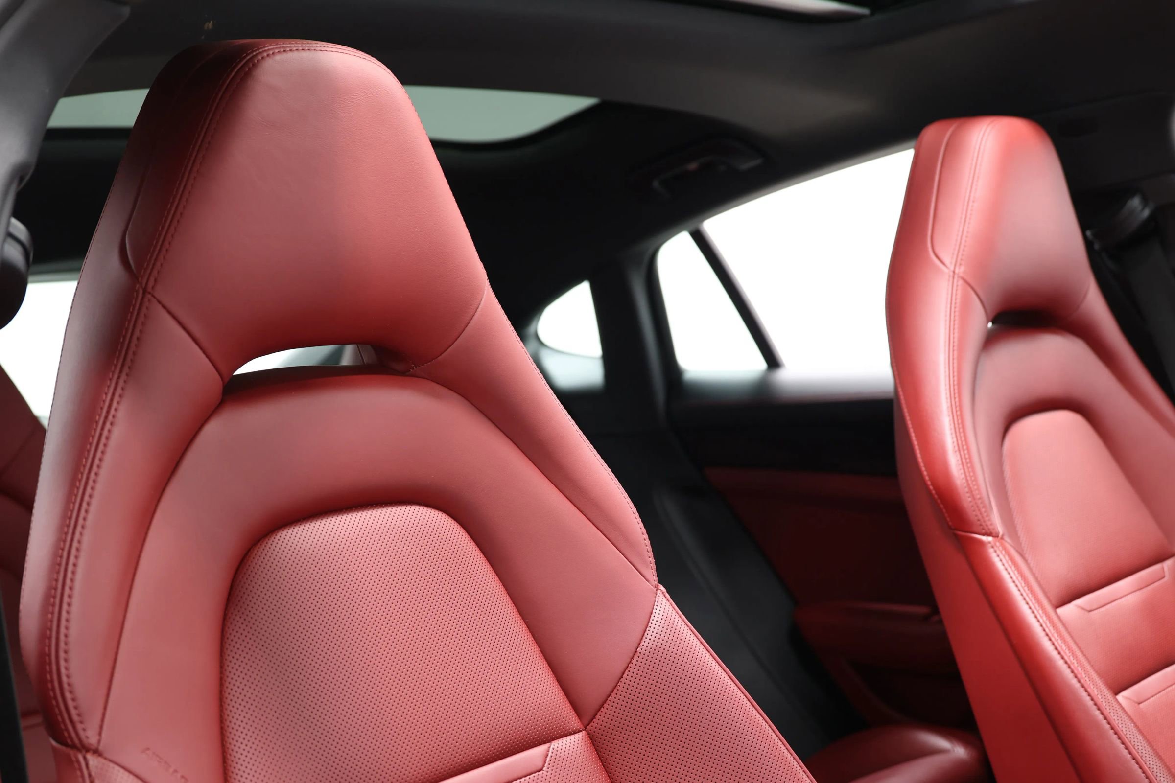 Used 2019 Porsche Panamera 4 AWD/4WD image 95