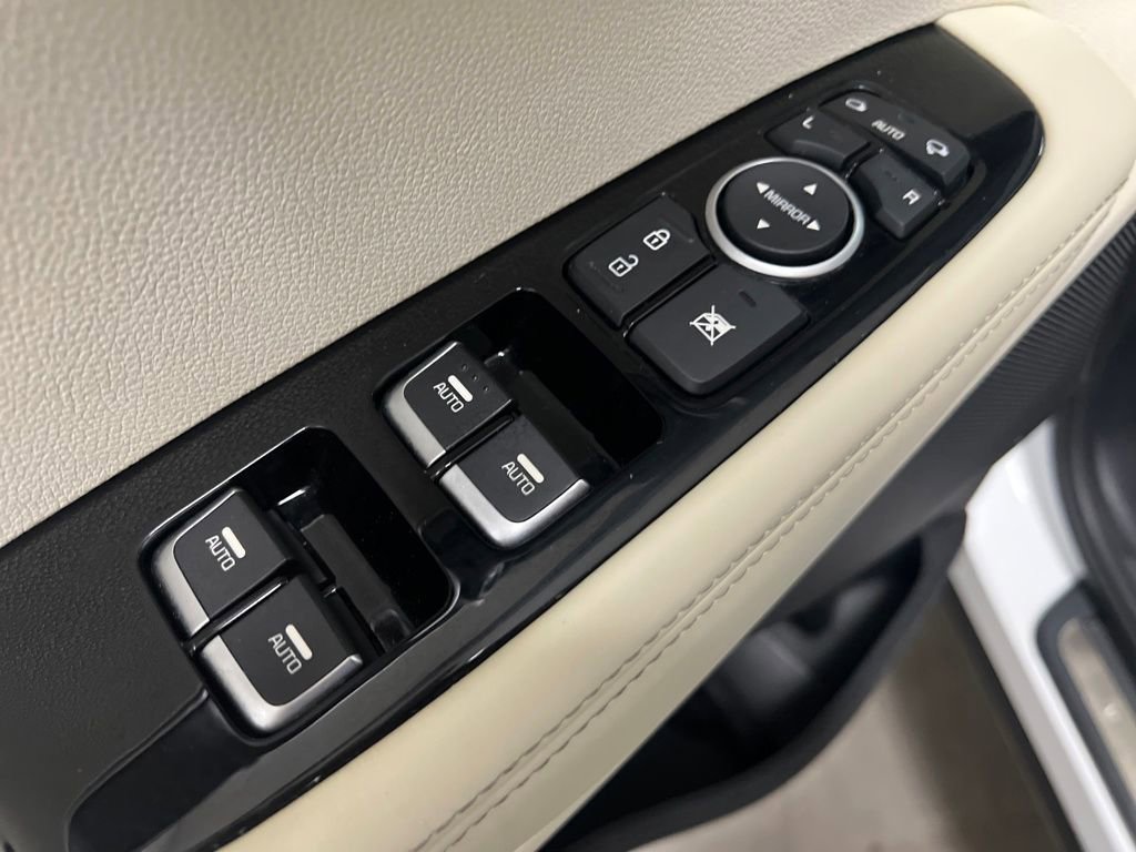 Used 2016 Kia Sorento SX image 14