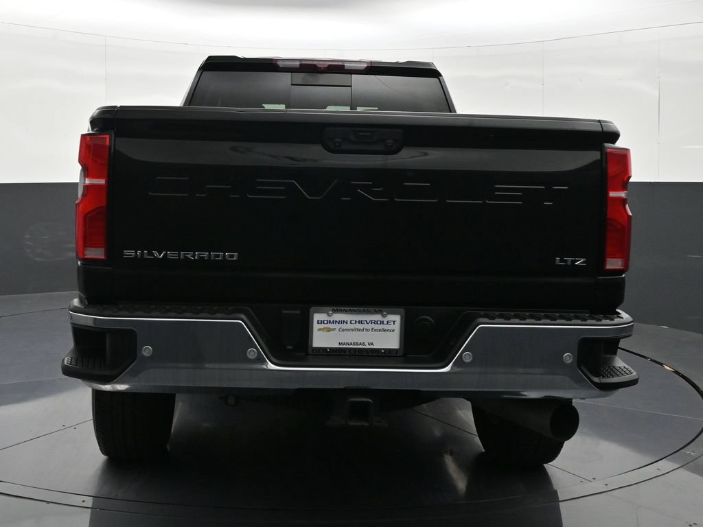 Used 2024 Chevrolet Silverado 2500 LTZ w/ LTZ Convenience Package AWD/4WD image 4