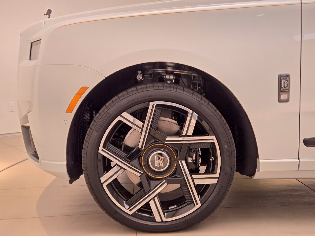 New 2027 Rolls-Royce Cullinan Black Badge AWD/4WD image 11