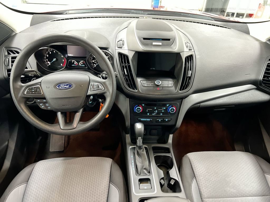 Used 2017 Ford Escape SE w/ Equipment Group 201A FWD image 10