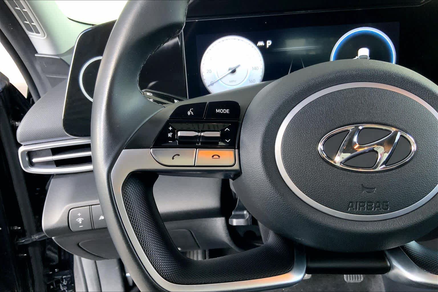 Used 2023 Hyundai Elantra SEL w/ Convenience Package FWD image 24