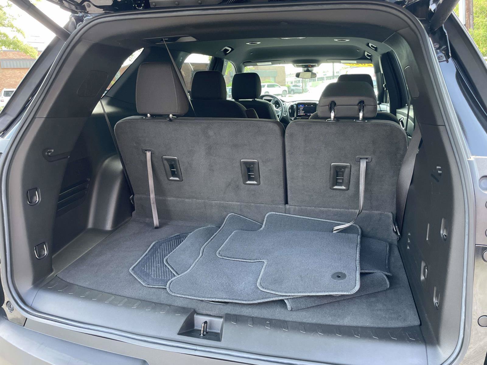 Used 2023 Chevrolet Traverse LT FWD image 29