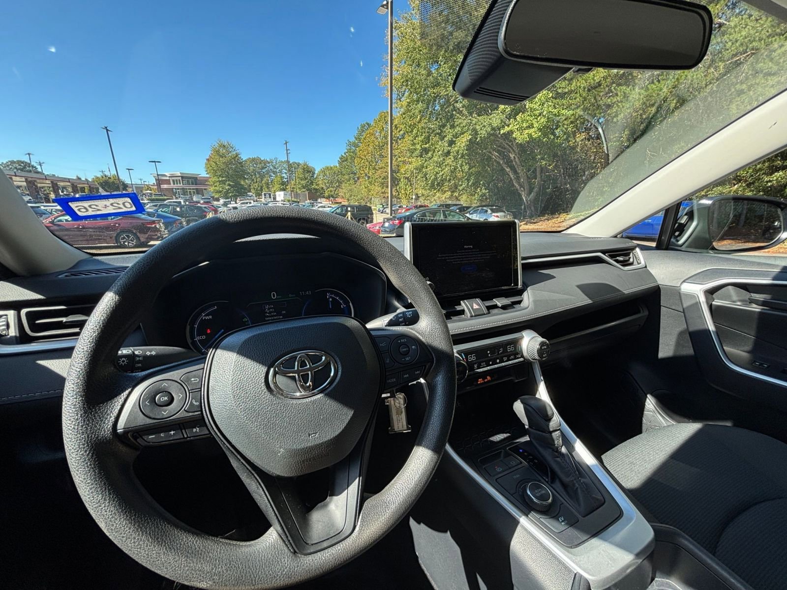 Used 2025 Toyota RAV4 LE image 33