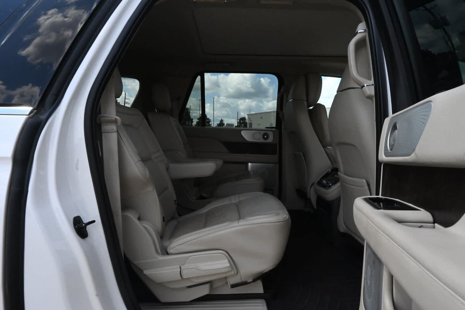 Used 2018 Lincoln Navigator L Reserve w/ Technology Package AWD/4WD image 15