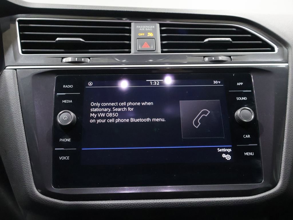 Used 2024 Volkswagen Tiguan SE image 25