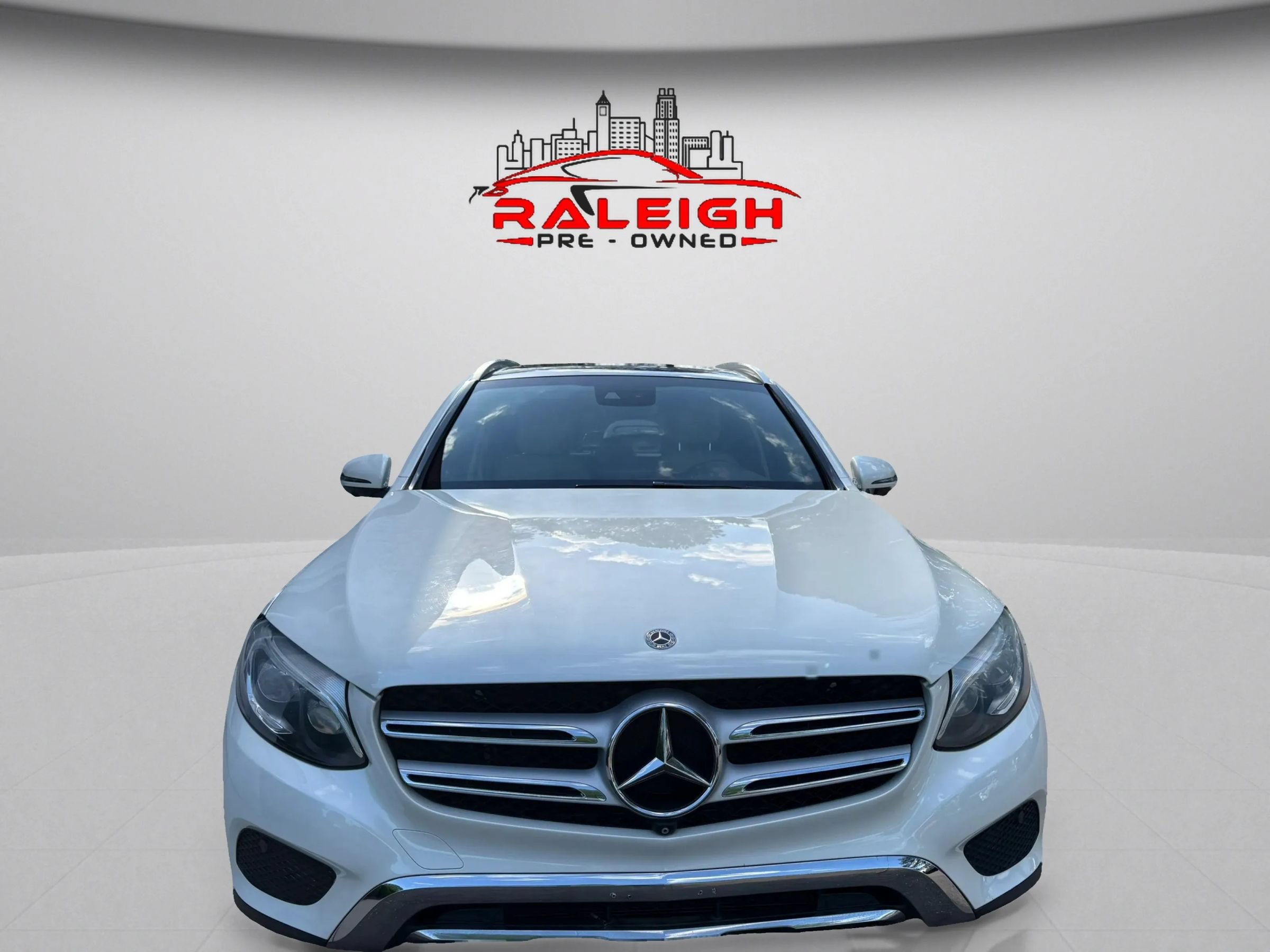 Used 2018 Mercedes-Benz GLC 300 4MATIC image 3