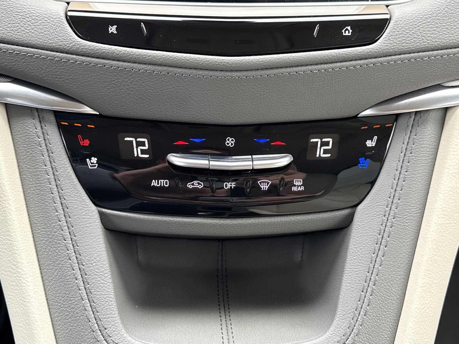 Used 2024 Cadillac XT5 Premium Luxury w/ LPO, Floor Liner Package image 31