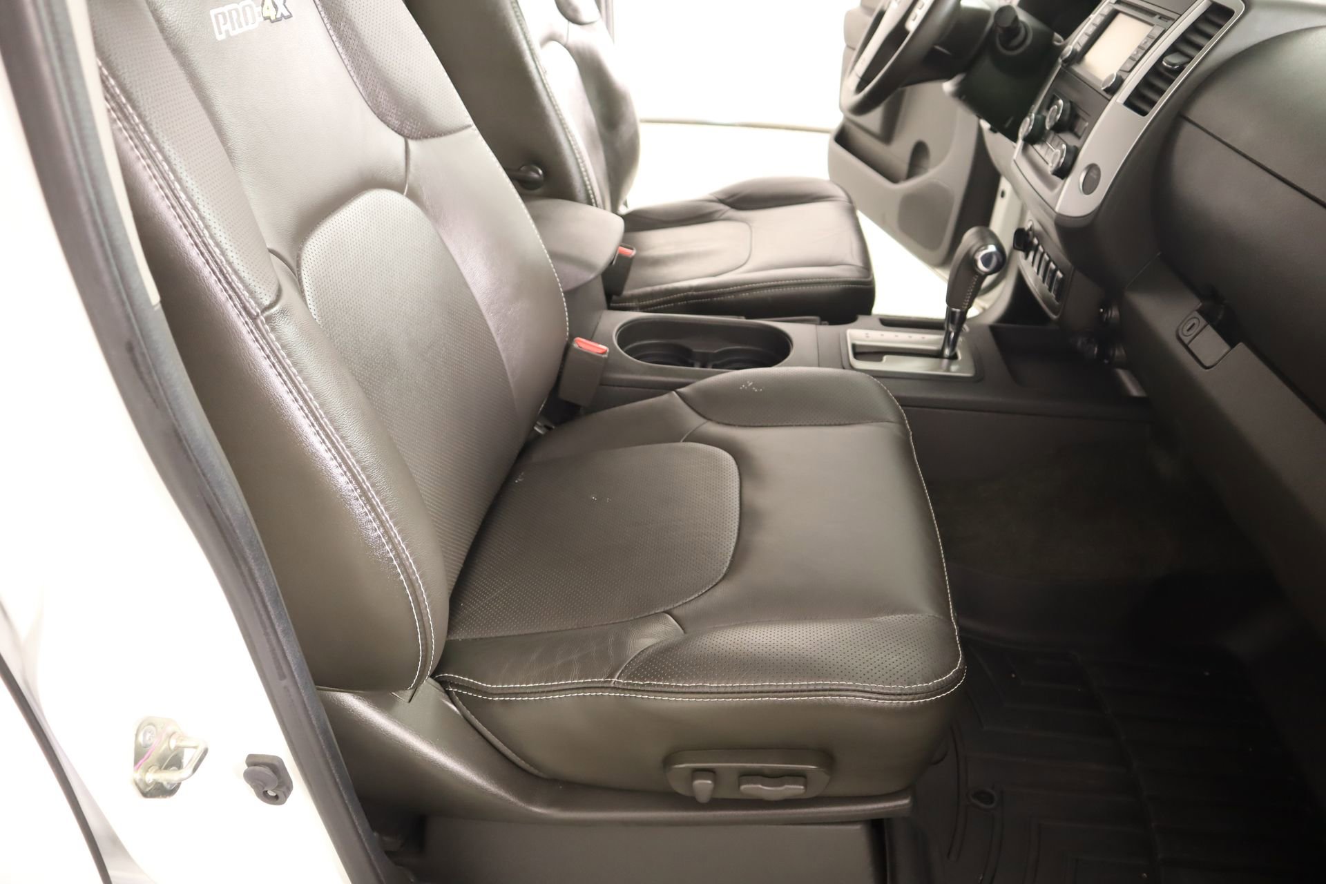 Used 2017 Nissan Frontier PRO-4X w/ Pro-4x Luxury Package image 14