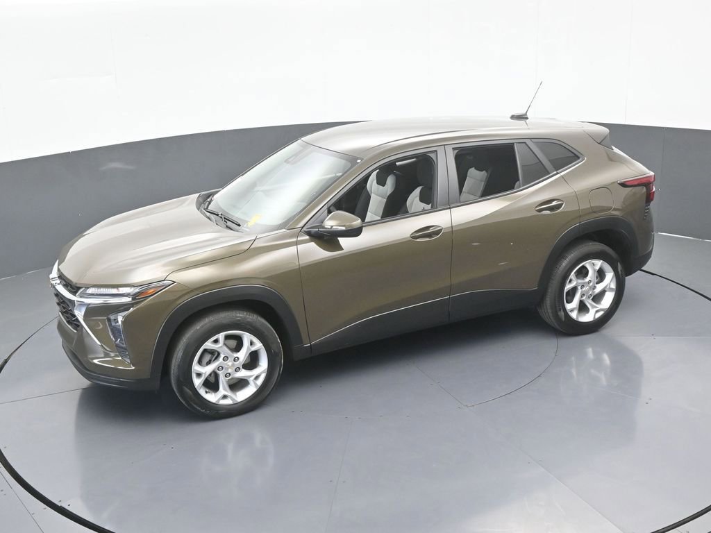 Used 2024 Chevrolet Trax LS w/ LS Convenience Package image 42