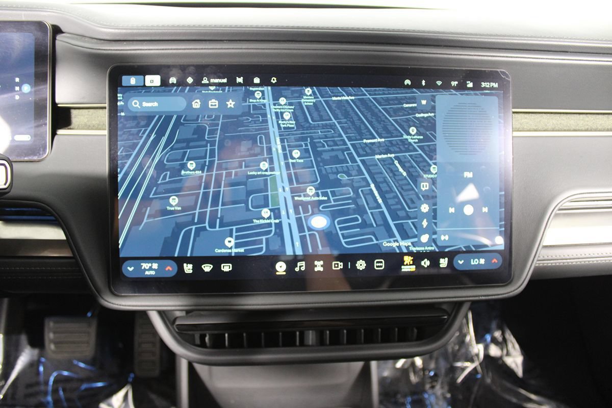 Used 2025 Rivian R1S Adventure Dual AWD/4WD image 17