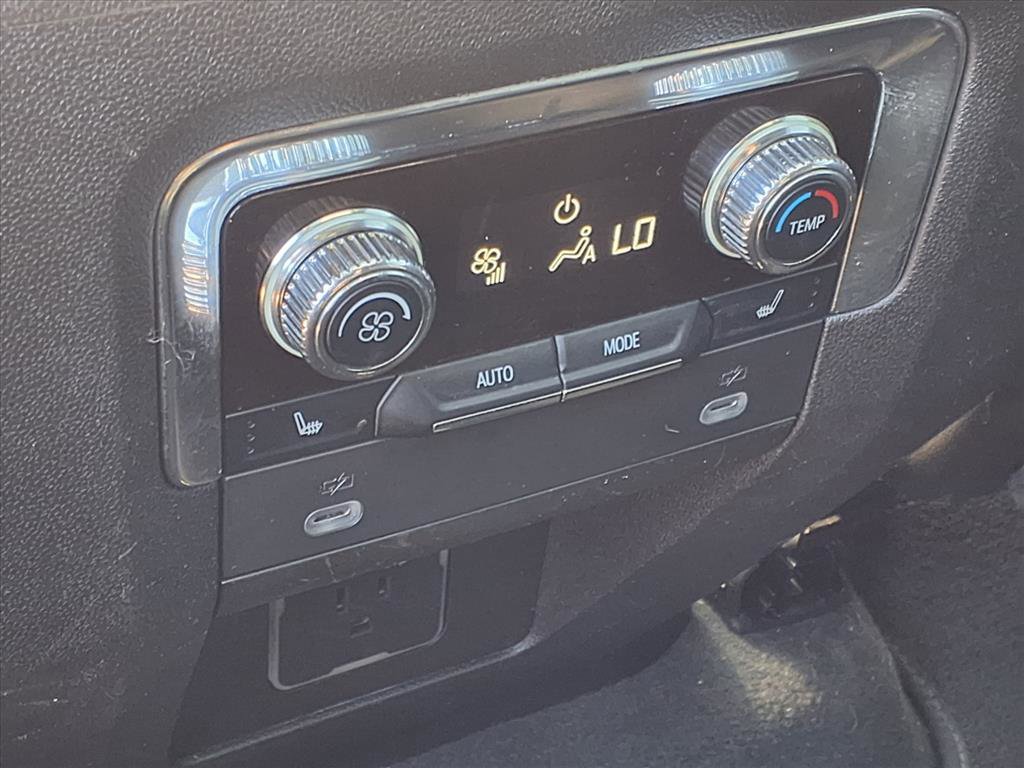 Used 2023 GMC Yukon AT4 w/ AT4 Premium Plus Package AWD/4WD image 18