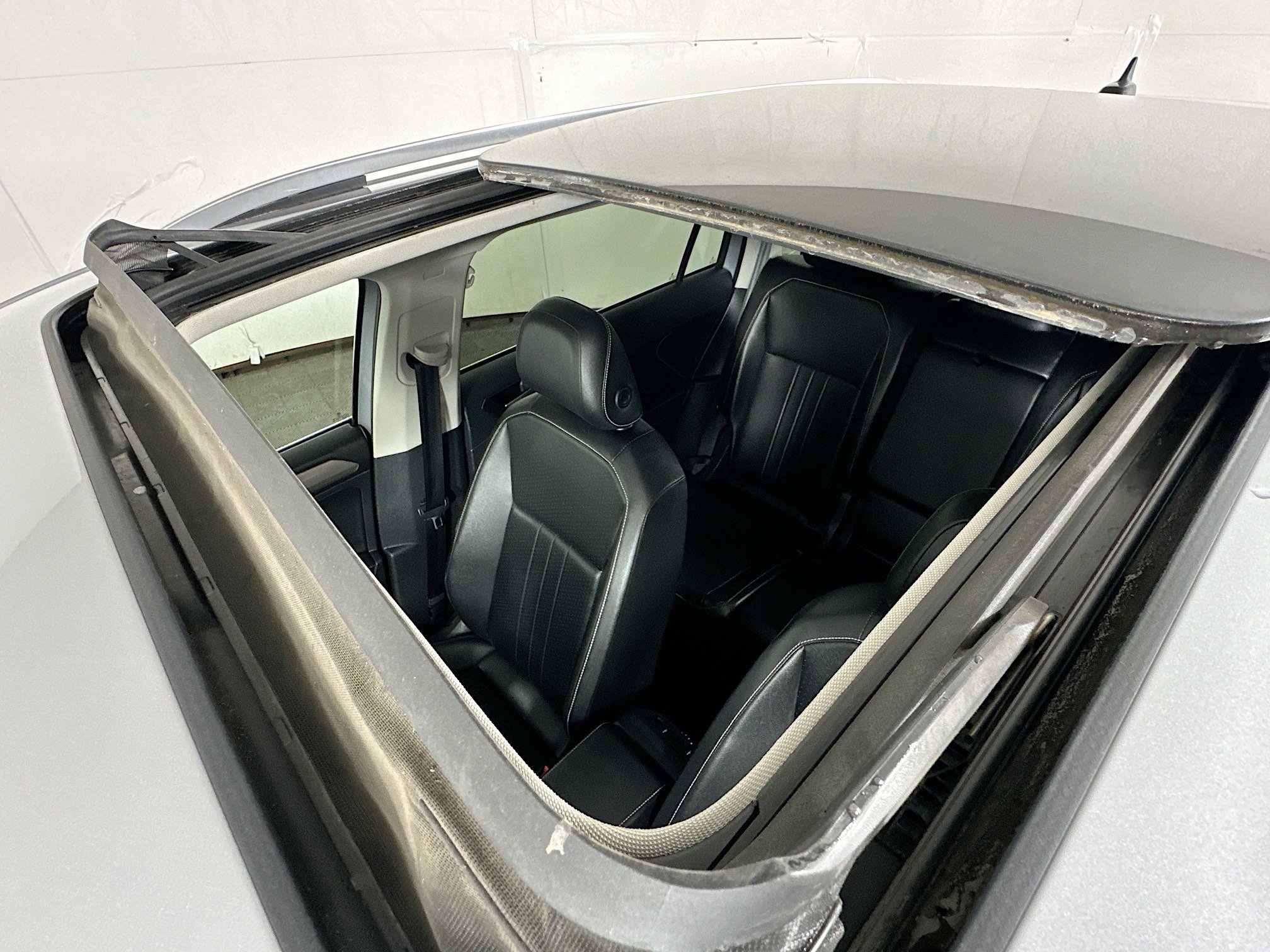 Used 2024 Volkswagen Tiguan SE w/ Panoramic Sunroof Package AWD/4WD image 20