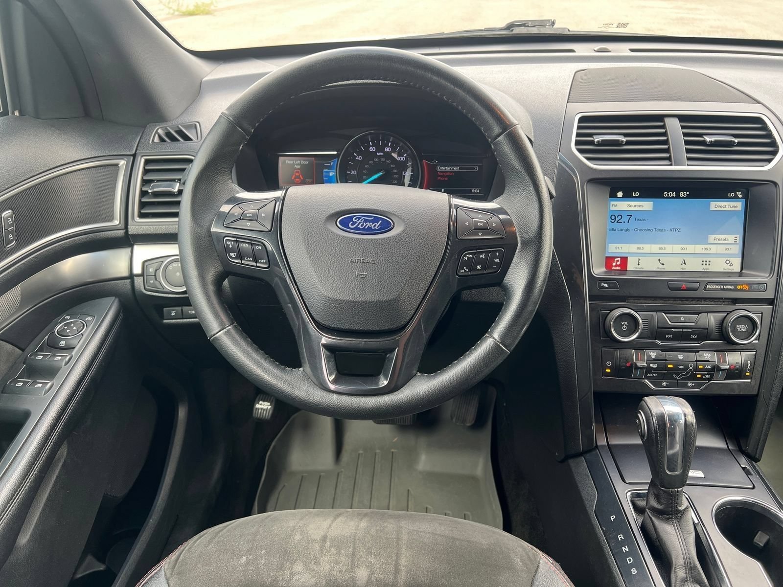 Used 2018 Ford Explorer XLT w/ Equipment Group 202A AWD/4WD image 13