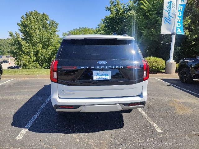 Used 2025 Ford Expedition Platinum AWD/4WD image 16