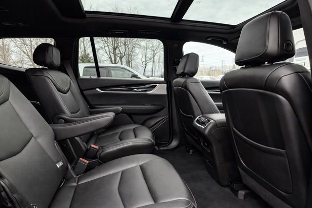 Used 2023 Cadillac XT6 Premium Luxury image 17