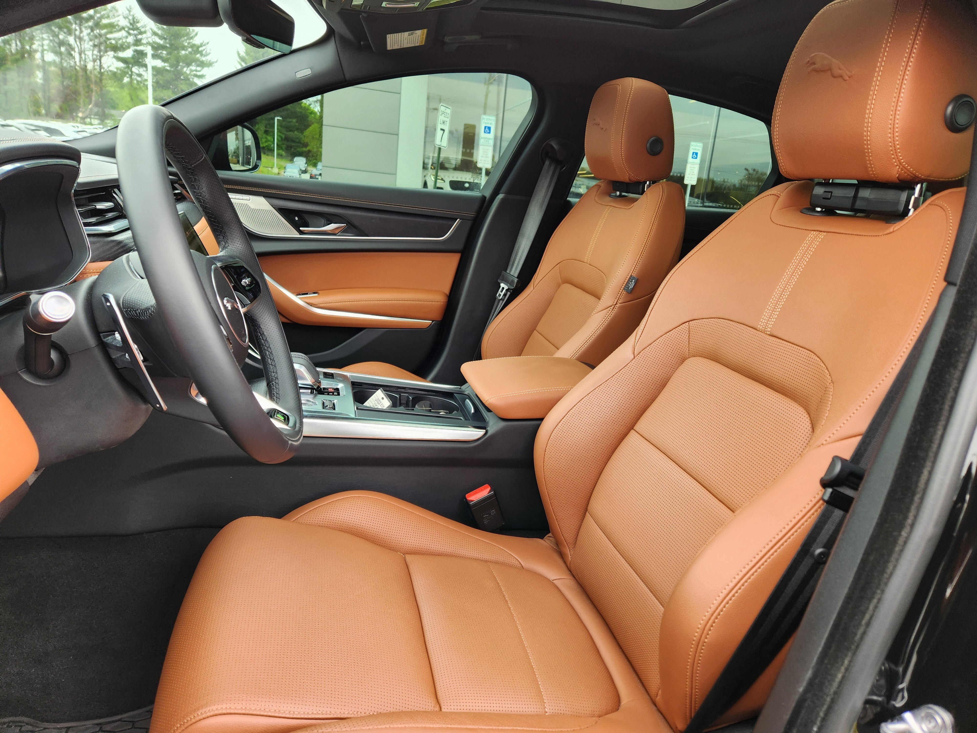Used 2022 Jaguar XF R-Dynamic SE AWD/4WD image 10