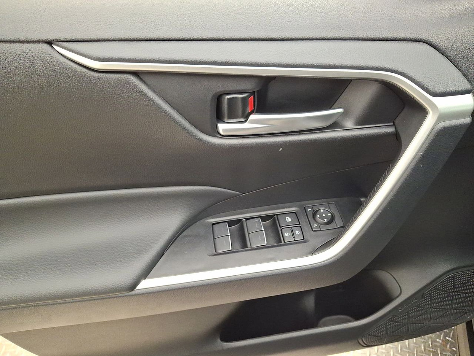 Certified 2025 Toyota RAV4 XLE image 10