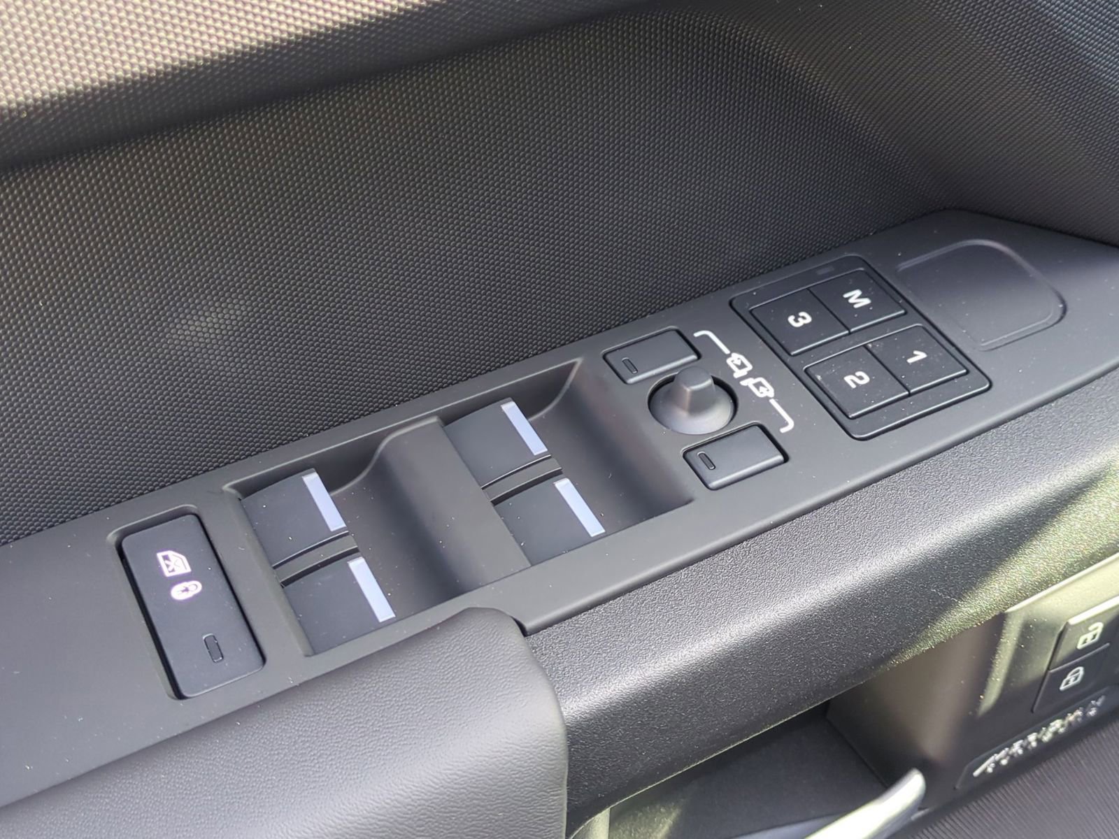 New 2026 Land Rover Defender 130 V8 image 12