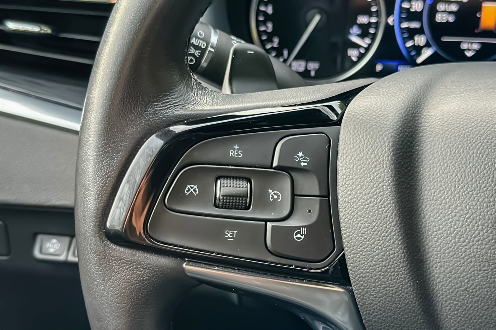 Used 2024 Buick Enclave Premium image 28