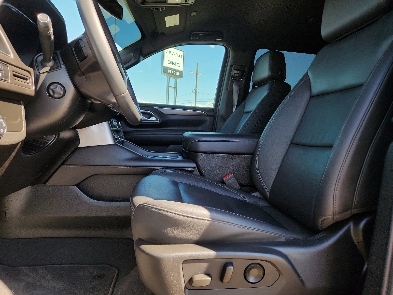 Used 2024 Chevrolet Tahoe Z71 w/ Luxury Package AWD/4WD image 13