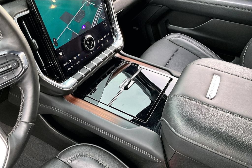Used 2025 GMC Yukon Denali AWD/4WD image 14
