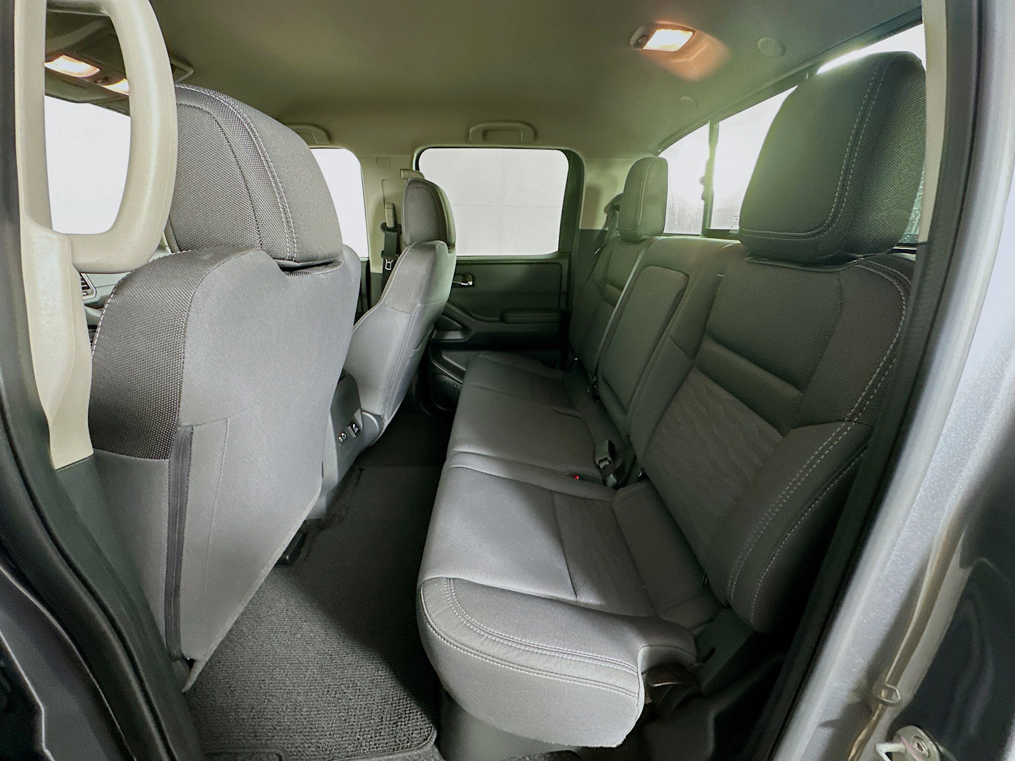 Used 2024 Nissan Frontier SV w/ SV Convenience Package image 27