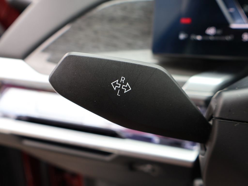 Used 2023 BMW 740i w/ Parking Assistance Package image 46