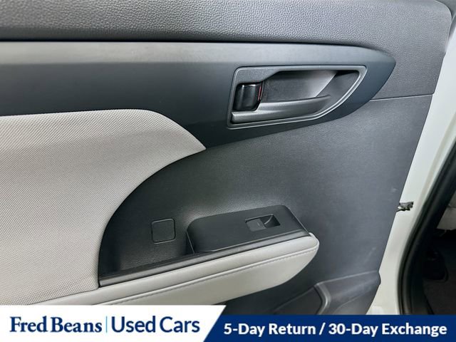 Certified 2020 Toyota Highlander L image 22