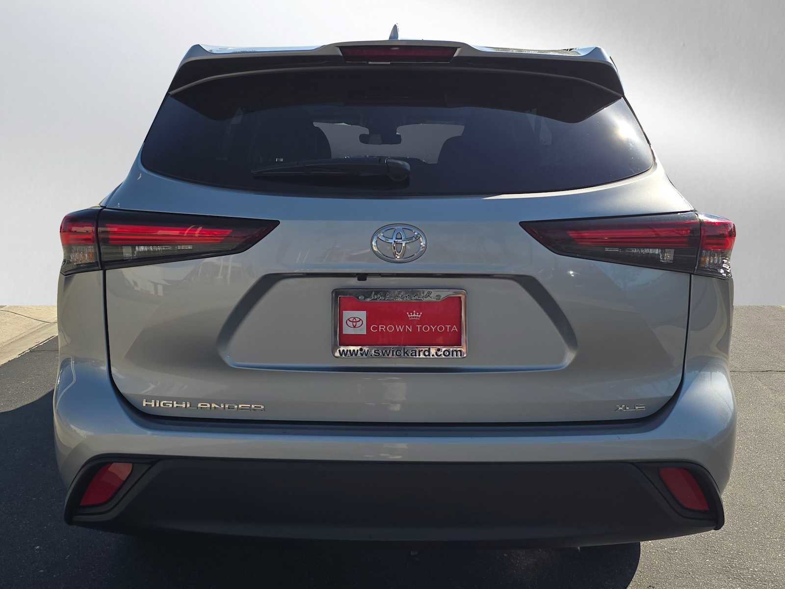 Used 2025 Toyota Highlander XLE image 4