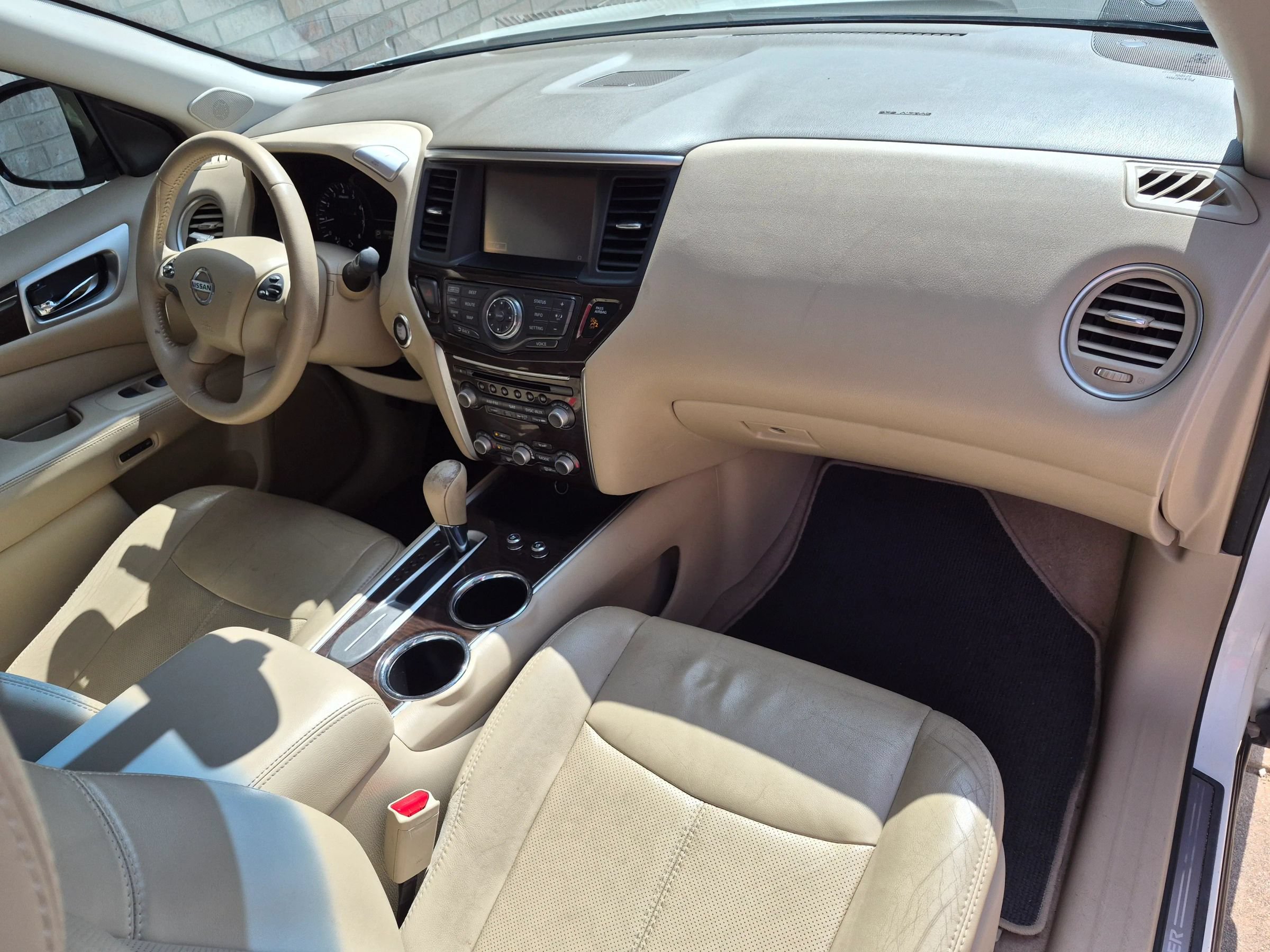 Used 2014 Nissan Pathfinder Platinum w/ Platinum Premium Package FWD image 9