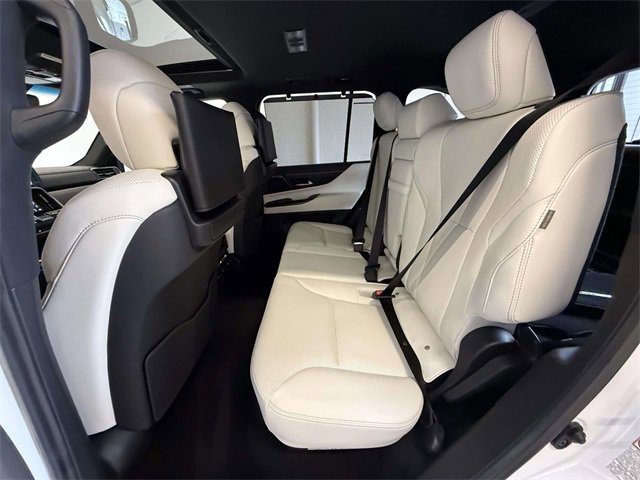 Used 2023 Lexus LX 600 4WD w/ Luxury Package image 19