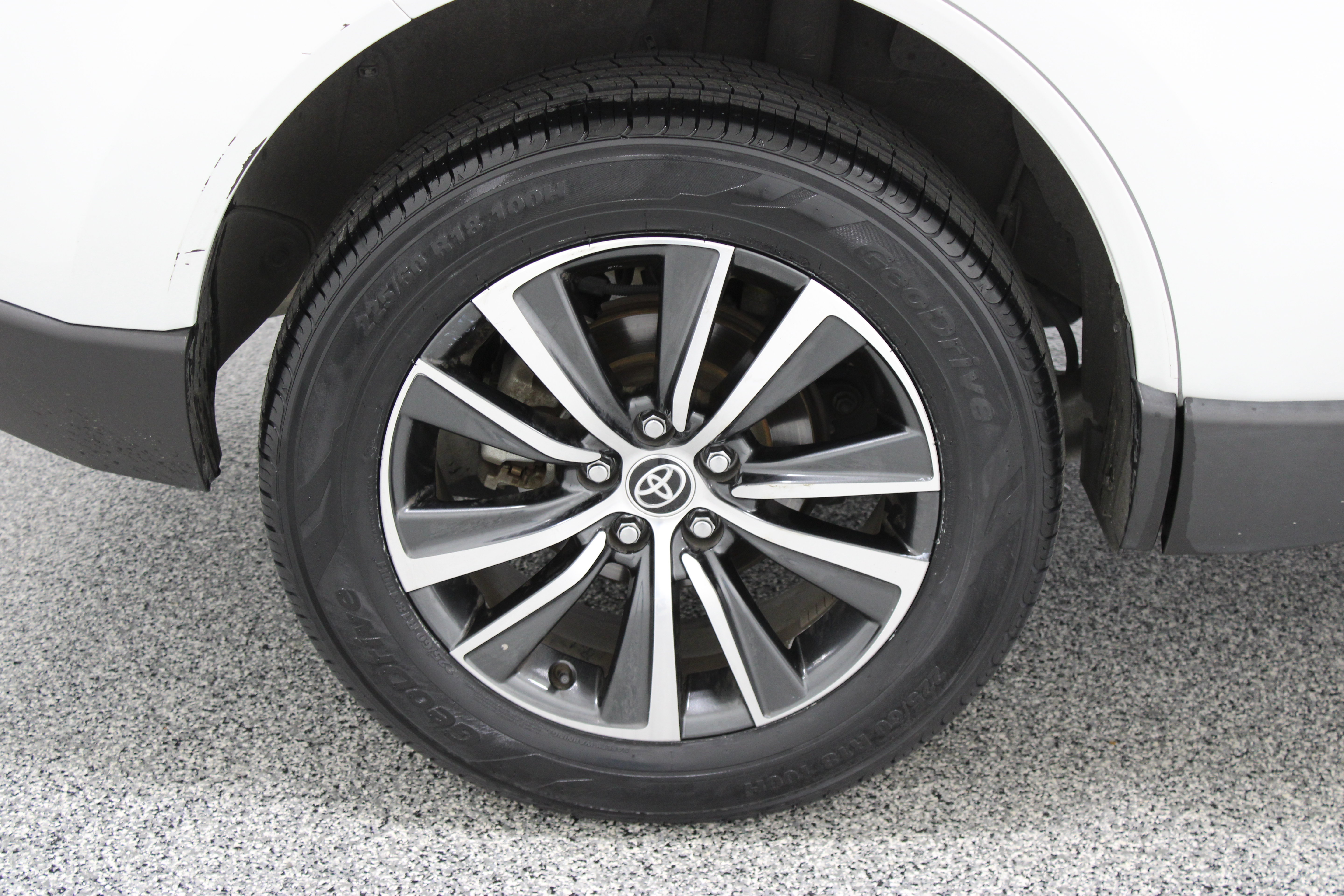 Certified 2023 Toyota Venza LE AWD/4WD image 6