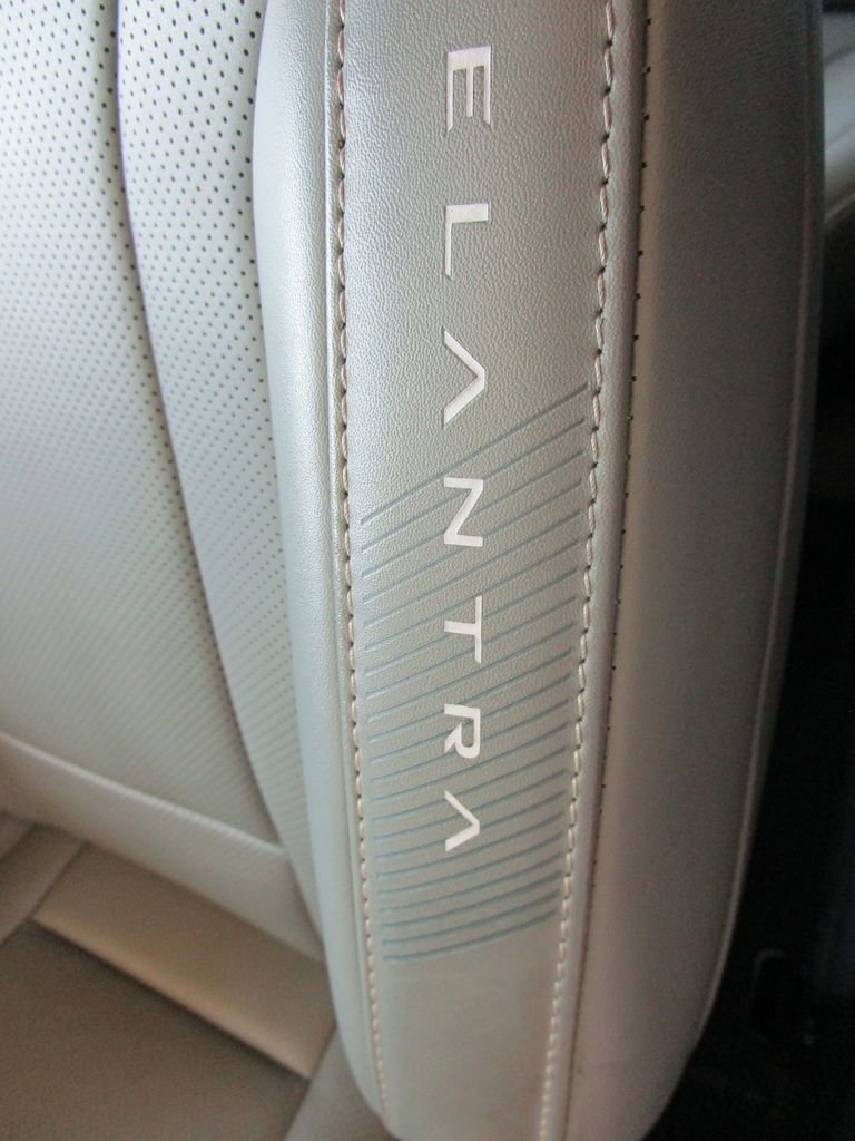 Used 2025 Hyundai Elantra Limited image 25