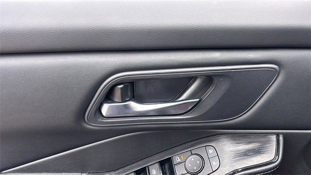 Used 2024 Nissan Rogue SV image 11