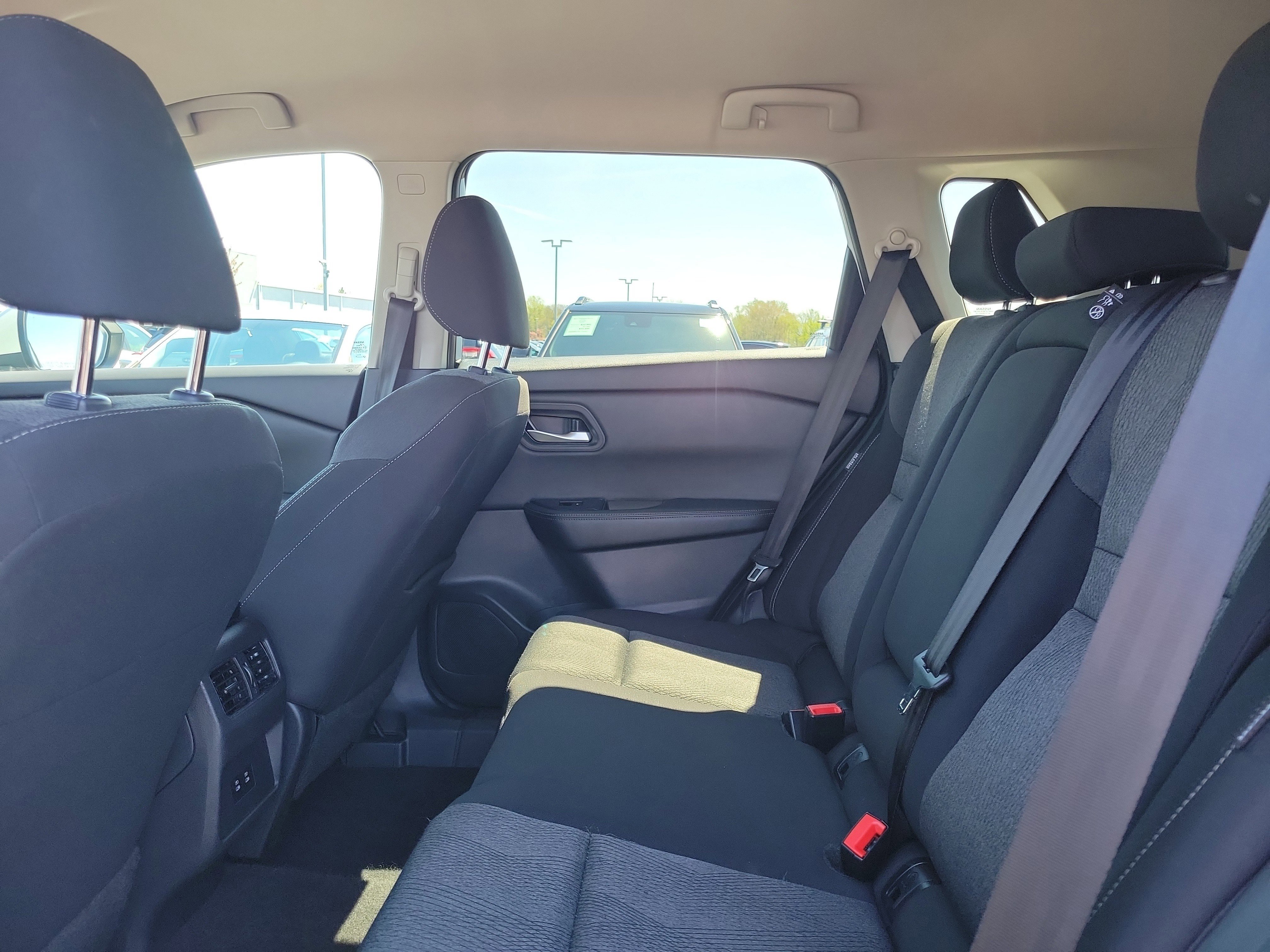 Used 2025 Nissan Rogue SV AWD/4WD image 11