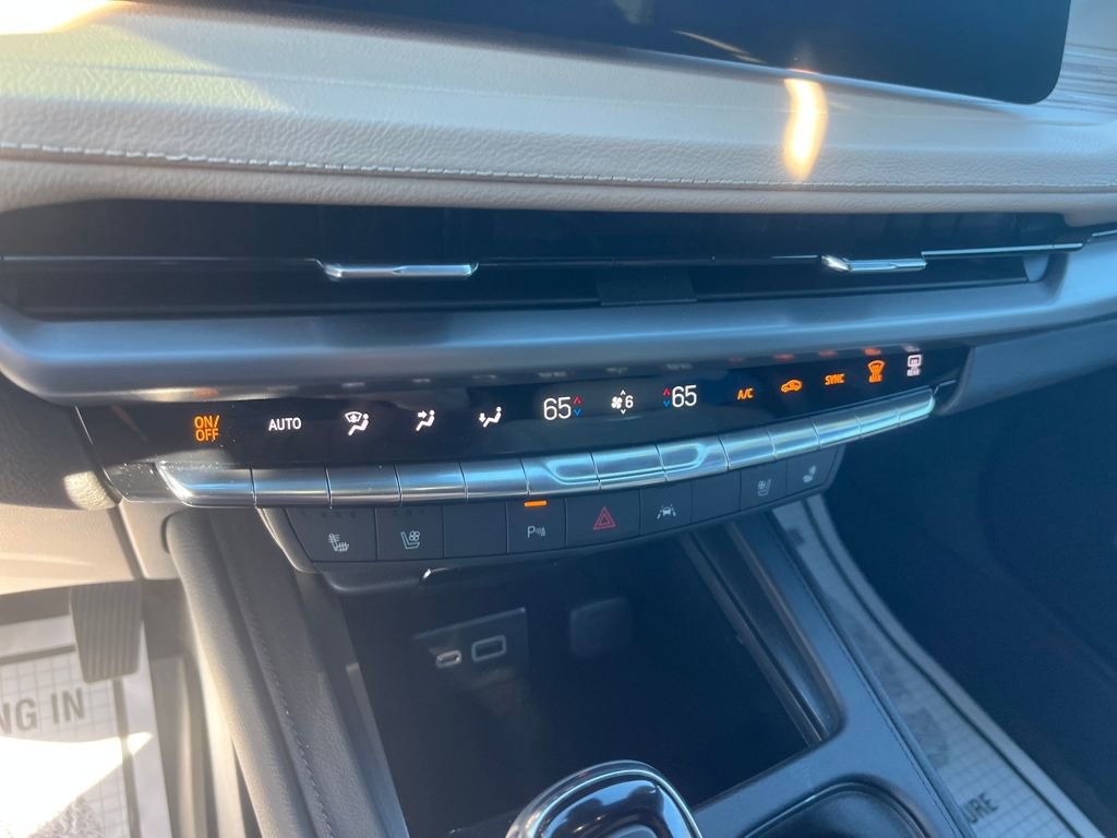 Used 2025 Cadillac XT4 Premium Luxury w/ Technology Package image 15